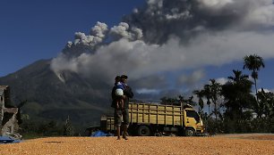 Ugnikalnio išsiveržimas Indonezijoje