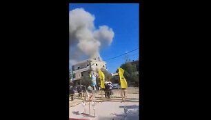 Nufilmuotas Izraelio smūgis per &bdquo;Hezbollah&ldquo; nario laidotuves