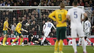 Wayne'as Rooney įmu&scaron;ė įvartį 7 min.