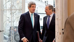 JAV sekretorius Johnas Kerry ir Rusijos užsienio reikalų ministras Sergejus Lavrovas