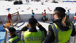 Austrijos ir Vokietijos policijos pajėgos ėmėsi dopingo tyrimo operacijų pasaulio slidinėjimo čempionato metu. 