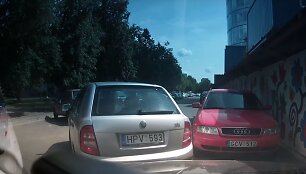 &bdquo;&Scaron;koda&ldquo; apgadino kitą automobilį
