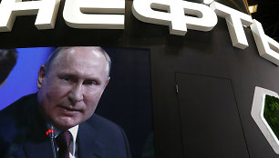 ES šalys artėja prie susitarimo dėl rusiškos naftos kainų „lubų“