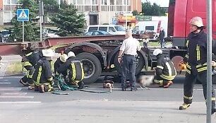 Klaipėdoje po sunkvežimio ratais žuvo dviratininkas