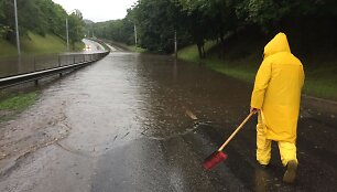 Liūtis vėl patvindė T.Narbuto gatvę