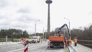 Tvarkomas viadukas Karolini&scaron;kėse.