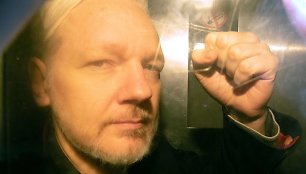 J.Assange'as atvyko į teismą