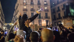 Koronaviruso neigėjų protesto akcija Barselonoje