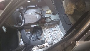 Cigarečių slėptuvė automobilio korpuse