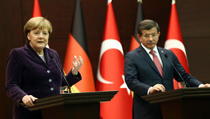 Angela Merkel ir Ahmetas Davutoglu