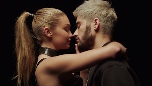 Zaynas Malikas ir Gigi Hadid vaizdo klipe „Pillowtalk“