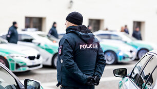 NATO vir&scaron;ūnių susitikimui policijos įsigytų automobilių perdavimo ceremonija