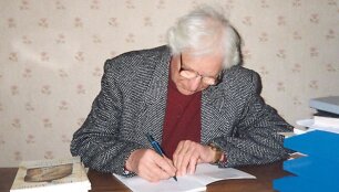 Ra&scaron;ytojo Jono Avyžiaus žmona Irena: ra&scaron;ydamas vaikams, jis patirdavo daugiausiai džiaugsmo