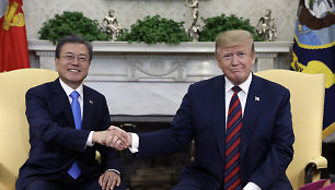 Moon Jae-inas ir Donaldas Trumpas