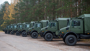 Lietuvos kariuomenę pasiekė 21 Vokietijos gamintojo „Daimler AG“ sunkvežimis UNIMOG U5000