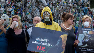 Dėl sklindančio kvapo Ramučių gyventojai susirinko į protestą