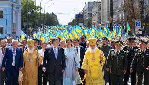 Petro Poro&scaron;enka žygiavo tikinčiųjų procesijoje.
