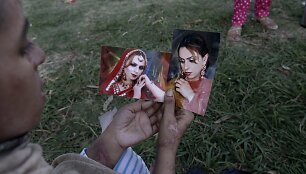 Shamma Maqsood, rūg&scaron;timi ją apipylė vyras, kuriai ji papriekai&scaron;tavo dėl to, kad &scaron;is neturi darbo