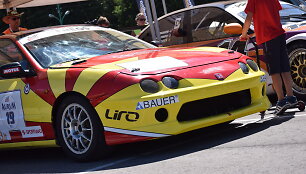 Komandos &bdquo;Medinis ratlankis&ldquo; automobilis &bdquo;Honda Integra&ldquo;
