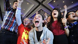 &Scaron;kotijos nepriklausomybės prie&scaron;ininkų džiaugsmas sužinojus referendumo rezultatus.