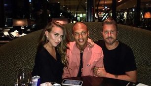 Chloe Green ir Jeremy Meeksas su savo vadybininku