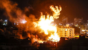 Gaza po Izraelio aviacijos smūgių