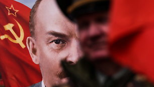 Sovietų Sąjungos įkūrėjo Vladimiro Lenino potretas, nešamas per Gegužės 1-osios demonstraciją Maskvoje 2022 metais.