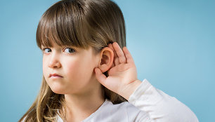 Rugsėjį – nauji iššūkiai vaikams su klausos sutrikimais: ką daryti?