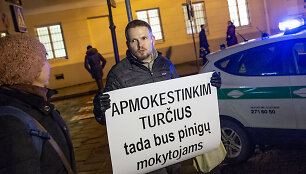 Streikuojančių mokytojų palaikymo akcija prie Prezidentūros