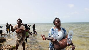 Migrantai i&scaron; Afrikos prie Tuniso krantų