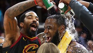 JR Smithas ir LeBronas Jamesas