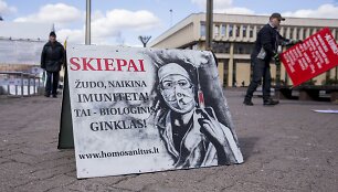 Mitingas prie&scaron; skiepus