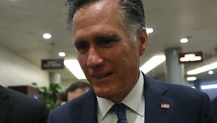 JAV respublikonų senatorius M.Romney pasmerkė D.Trumpo raginimą tirti J.Bideno veiklą