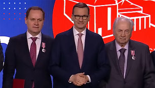 Lenkijos premjeras įteikė apdovanojimą Waldemarui Tomaszewskiui