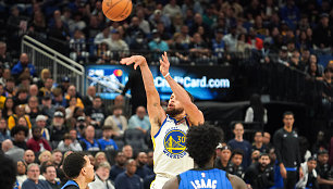 Stephenas Curry neta tritaškį