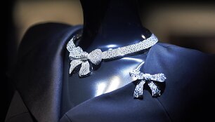 Prancūzijos mados namų &bdquo;Chanel&ldquo; kūriniai eksponuojami parodoje