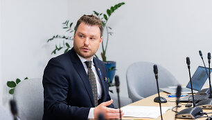 Kastytis Žuromskas ai&scaron;kinasi apie jį į ministrus delegavusios &bdquo;Nemuno au&scaron;ros&ldquo; daromą įtaką jo kuruojamos srities sprendimams, partijos narių galimus pažeidimus statybų ir aplinkosaugos srityse
