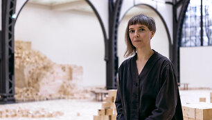 Lina Lapelytė, &bdquo;We Make Years Out of Hours&ldquo;, instaliacijos-performanso vaizdas