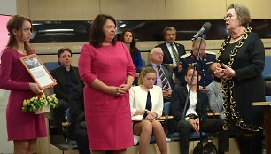 Galina Sapožnikova (centre)