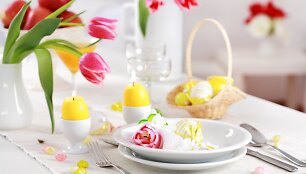 Velykų stalo dekoravimas.