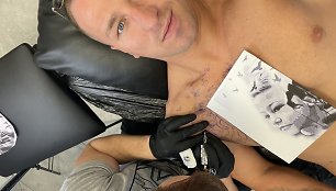 Karolio Akulavičiaus nauja tatuiruotė