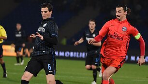 Marco Andreolli ir Zlatanas Ibrahimovičius