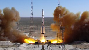 Rusijos raketa &bdquo;Proton&ldquo; nesėkmingai mėgino pakelti palydovą - i&scaron;kart po pakėlimo raketa nukrito žemyn