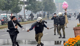 Pakistano policininkas vaikosi pe&scaron;tynėse dalyvavusį teisininką