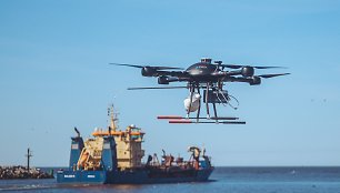 Bepilotis dronas pradėjo misiją Klaipėdos uoste