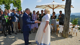 Karin Kneissl ir Vladimiras Putinas