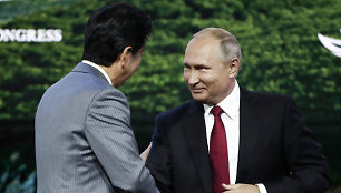 Shinzo Abe ir Vladimiras Putinas