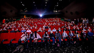 Vingio kino teatre rodomos Kanų liūtų reklamos