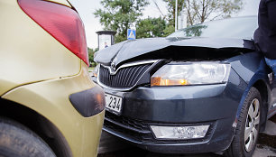 Žirmūnuose susidūrė keturi automobiliai