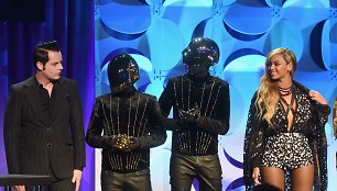 Jackas White'as, „Daft Punk“ ir Beyonce